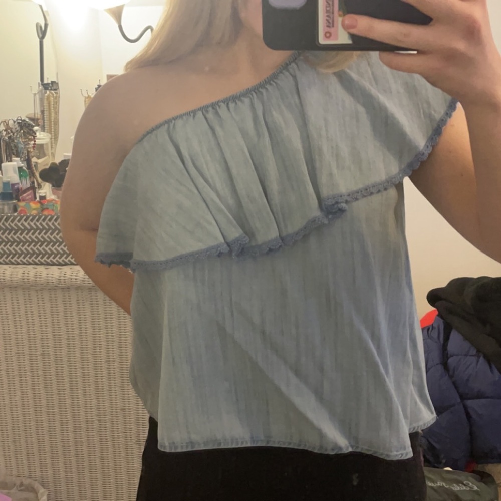 One shoulder top